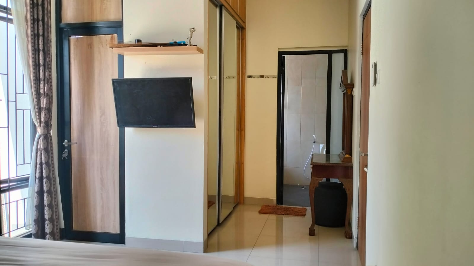 Rumah disewakan fully furnished di Taman Simpruk Lippo Cikarang